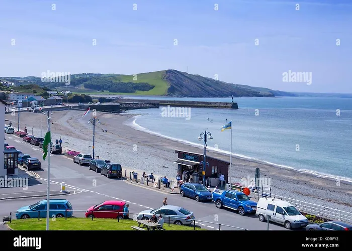 Seafront Apartment With Balcony, Parking And Sea Views