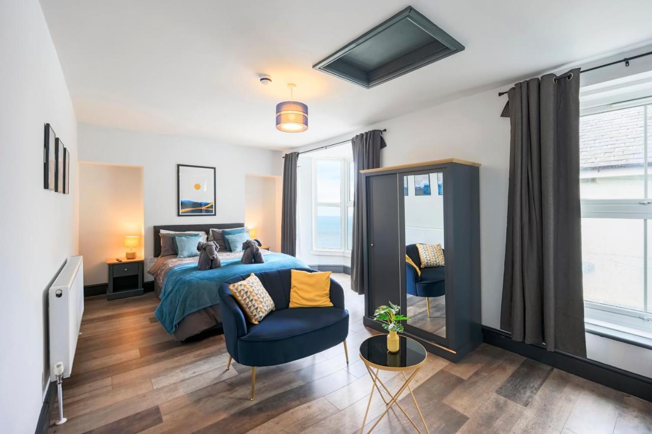 Seafront With Balcony, Parking And Sea Views *