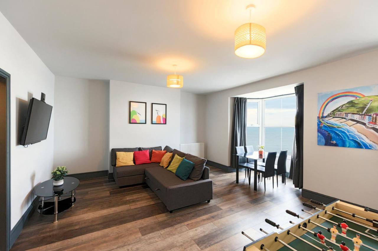 Apartamento Seafront With Balcony, Parking And Sea Views